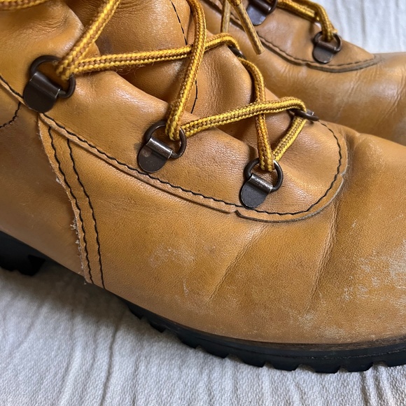Vintage Maple Leaf Alpine boots - Picture 7 of 9